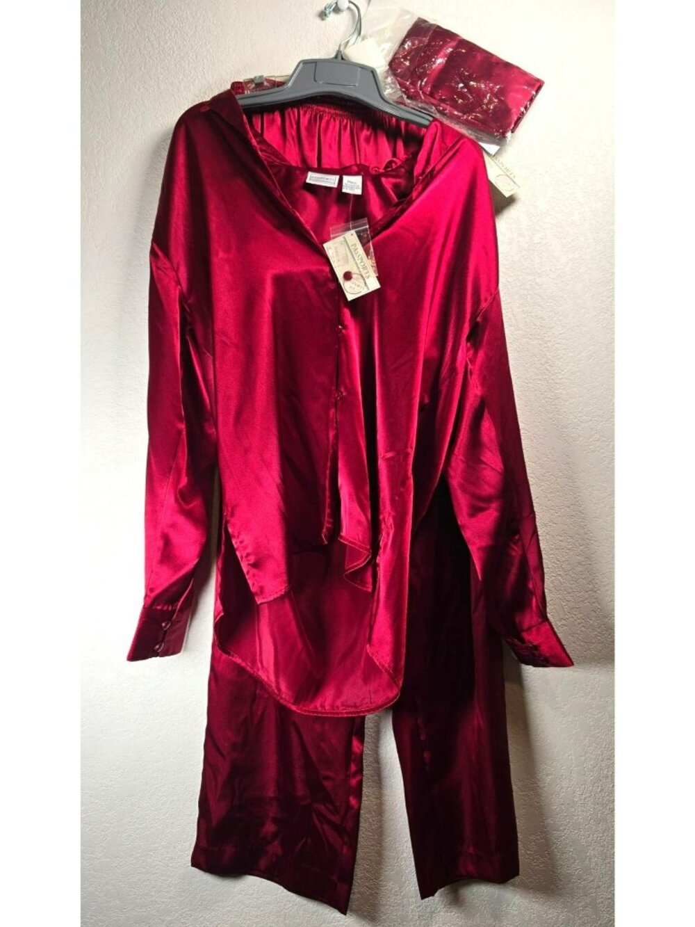 Vintage NOS Passports Quiet Luxury Romantic Red Pajama Set Womens Size Small